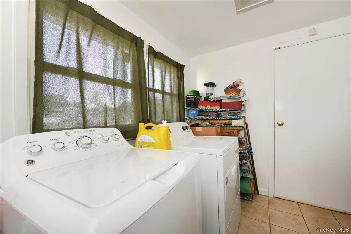 44 Peppermint Road, Smithtown, NY, 4 Bedrooms Bedrooms, 10 Rooms Rooms,3 BathroomsBathrooms,Residential,For Rent,Peppermint,0,1011827 44 Peppermint Road, Smithtown, NY, 4 Bedrooms Bedrooms, 10 Rooms Rooms,3 BathroomsBathrooms,Residential,For Rent,Peppermint,0,1011827