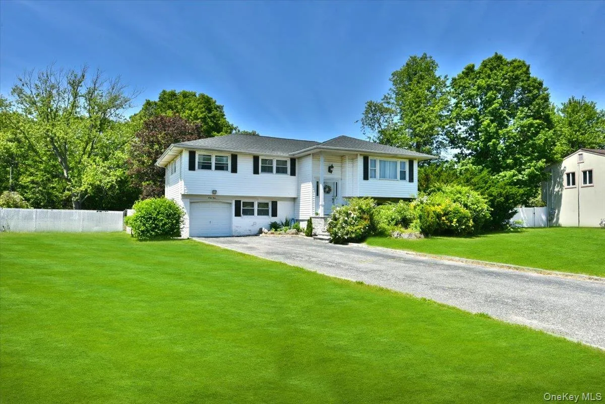 44 Peppermint Road, Smithtown, NY, 4 Bedrooms Bedrooms, 10 Rooms Rooms,3 BathroomsBathrooms,Residential,For Rent,Peppermint,0,1011827 44 Peppermint Road, Smithtown, NY, 4 Bedrooms Bedrooms, 10 Rooms Rooms,3 BathroomsBathrooms,Residential,For Rent,Peppermint,0,1011827