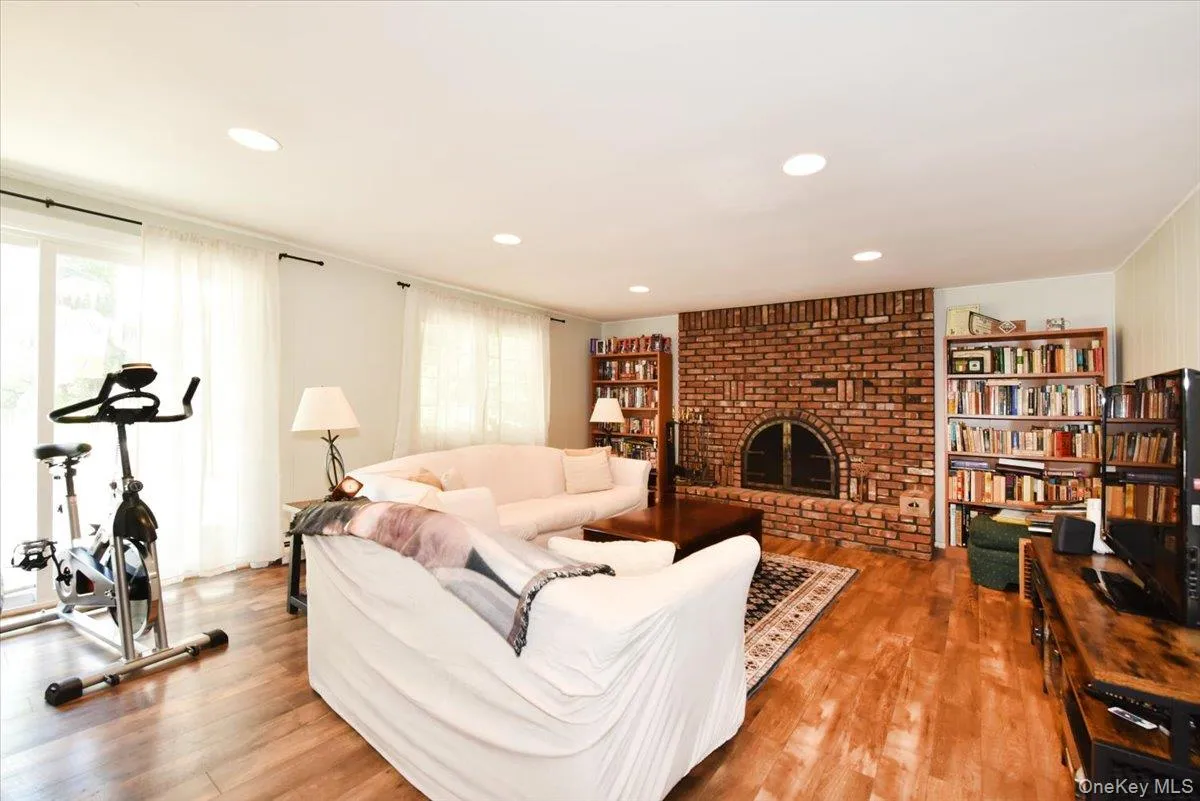44 Peppermint Road, Smithtown, NY, 4 Bedrooms Bedrooms, 10 Rooms Rooms,3 BathroomsBathrooms,Residential,For Rent,Peppermint,0,1011827 44 Peppermint Road, Smithtown, NY, 4 Bedrooms Bedrooms, 10 Rooms Rooms,3 BathroomsBathrooms,Residential,For Rent,Peppermint,0,1011827