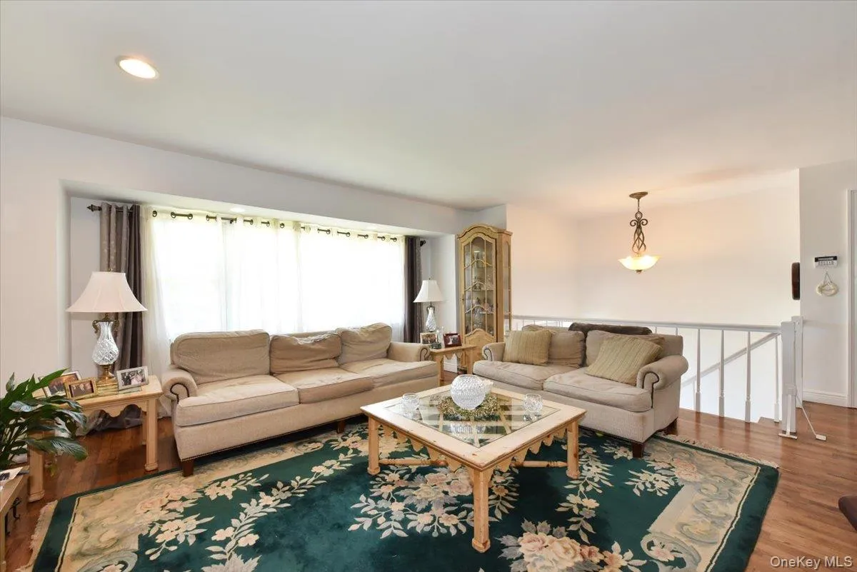 44 Peppermint Road, Smithtown, NY, 4 Bedrooms Bedrooms, 10 Rooms Rooms,3 BathroomsBathrooms,Residential,For Rent,Peppermint,0,1011827 44 Peppermint Road, Smithtown, NY, 4 Bedrooms Bedrooms, 10 Rooms Rooms,3 BathroomsBathrooms,Residential,For Rent,Peppermint,0,1011827