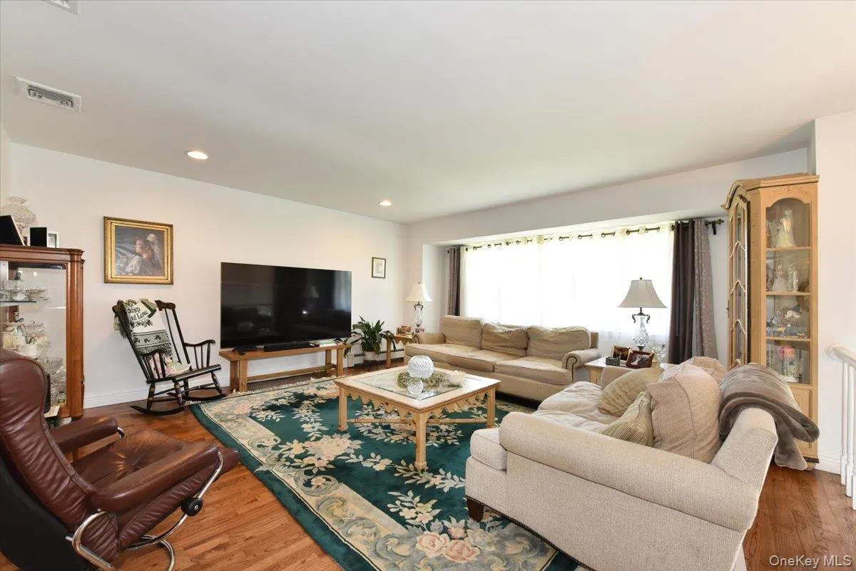 44 Peppermint Road, Smithtown, NY, 4 Bedrooms Bedrooms, 10 Rooms Rooms,3 BathroomsBathrooms,Residential,For Rent,Peppermint,0,1011827 44 Peppermint Road, Smithtown, NY, 4 Bedrooms Bedrooms, 10 Rooms Rooms,3 BathroomsBathrooms,Residential,For Rent,Peppermint,0,1011827