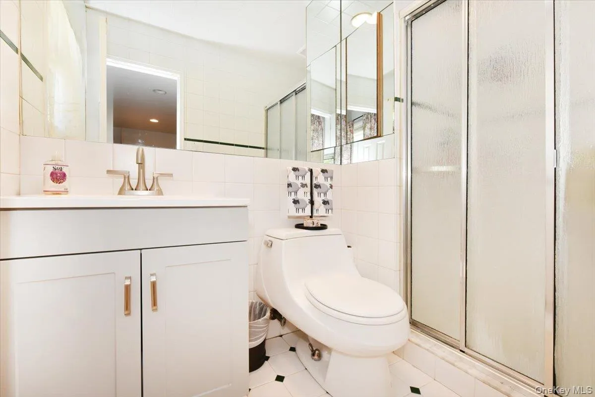 44 Peppermint Road, Smithtown, NY, 4 Bedrooms Bedrooms, 10 Rooms Rooms,3 BathroomsBathrooms,Residential,For Rent,Peppermint,0,1011827 44 Peppermint Road, Smithtown, NY, 4 Bedrooms Bedrooms, 10 Rooms Rooms,3 BathroomsBathrooms,Residential,For Rent,Peppermint,0,1011827