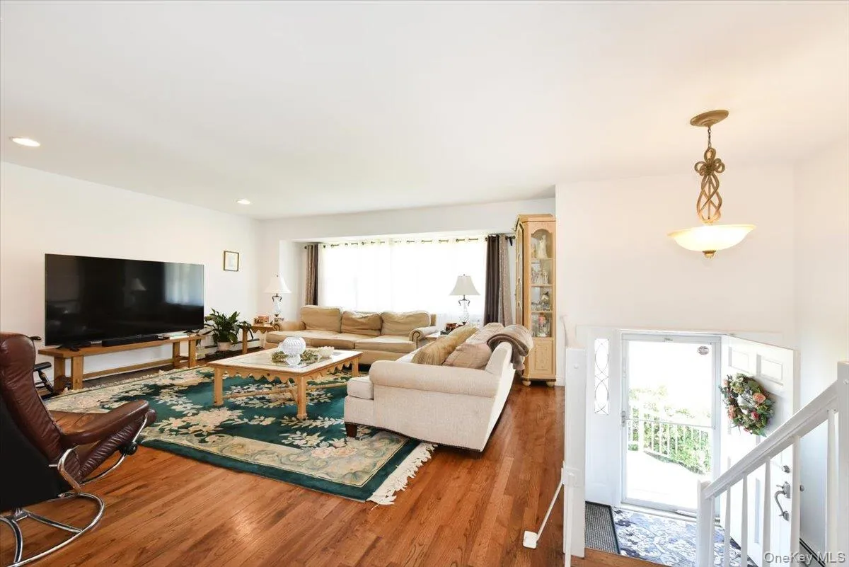 44 Peppermint Road, Smithtown, NY, 4 Bedrooms Bedrooms, 10 Rooms Rooms,3 BathroomsBathrooms,Residential,For Rent,Peppermint,0,1011827 44 Peppermint Road, Smithtown, NY, 4 Bedrooms Bedrooms, 10 Rooms Rooms,3 BathroomsBathrooms,Residential,For Rent,Peppermint,0,1011827