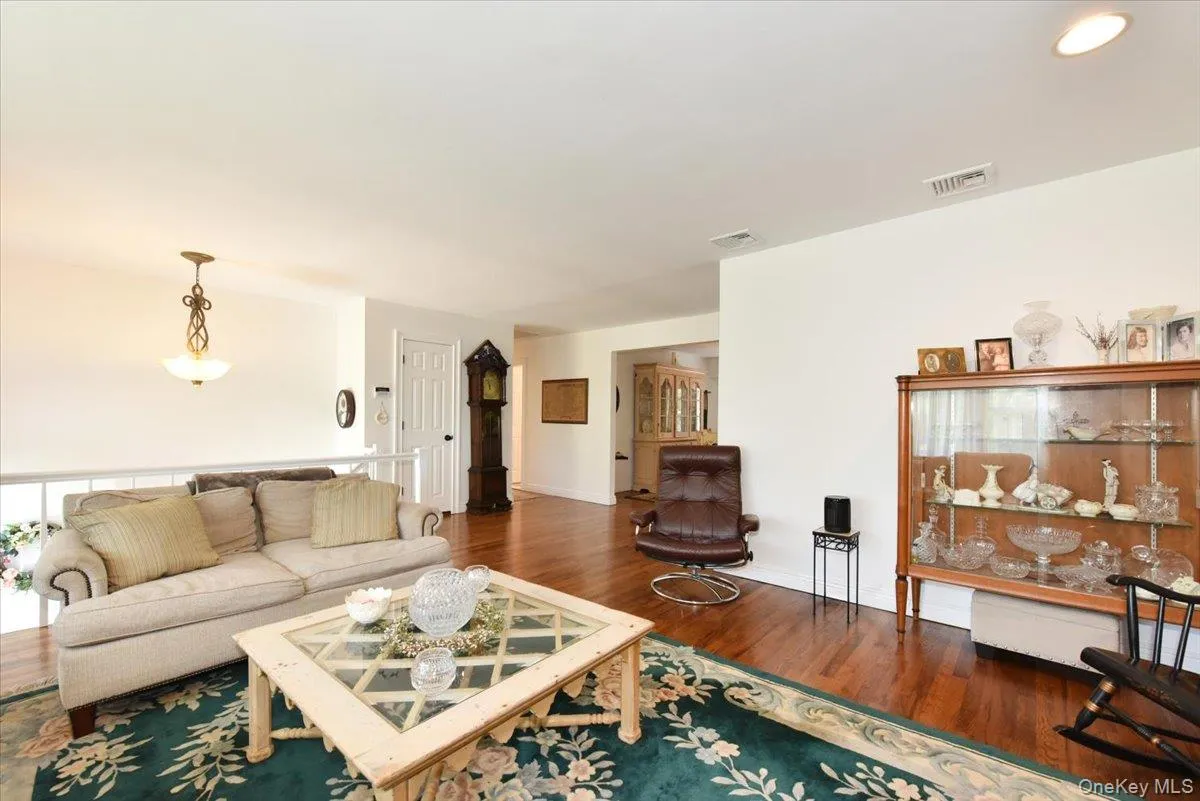 44 Peppermint Road, Smithtown, NY, 4 Bedrooms Bedrooms, 10 Rooms Rooms,3 BathroomsBathrooms,Residential,For Rent,Peppermint,0,1011827 44 Peppermint Road, Smithtown, NY, 4 Bedrooms Bedrooms, 10 Rooms Rooms,3 BathroomsBathrooms,Residential,For Rent,Peppermint,0,1011827