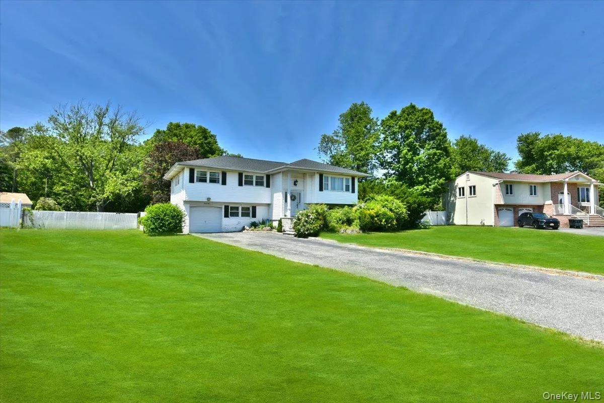 44 Peppermint Road, Smithtown, NY, 4 Bedrooms Bedrooms, 10 Rooms Rooms,3 BathroomsBathrooms,Residential,For Rent,Peppermint,0,1011827 44 Peppermint Road, Smithtown, NY, 4 Bedrooms Bedrooms, 10 Rooms Rooms,3 BathroomsBathrooms,Residential,For Rent,Peppermint,0,1011827