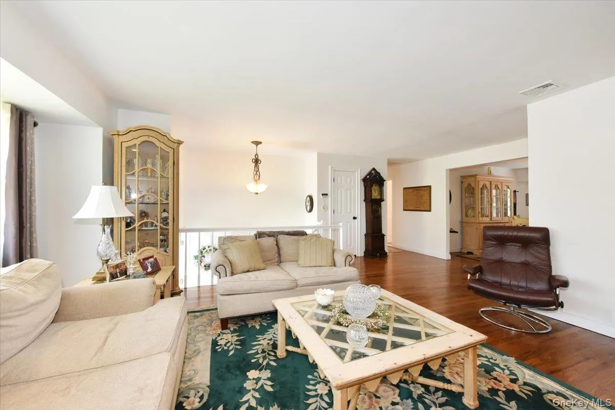 44 Peppermint Road, Smithtown, NY, 4 Bedrooms Bedrooms, 10 Rooms Rooms,3 BathroomsBathrooms,Residential,For Rent,Peppermint,0,1011827 44 Peppermint Road, Smithtown, NY, 4 Bedrooms Bedrooms, 10 Rooms Rooms,3 BathroomsBathrooms,Residential,For Rent,Peppermint,0,1011827