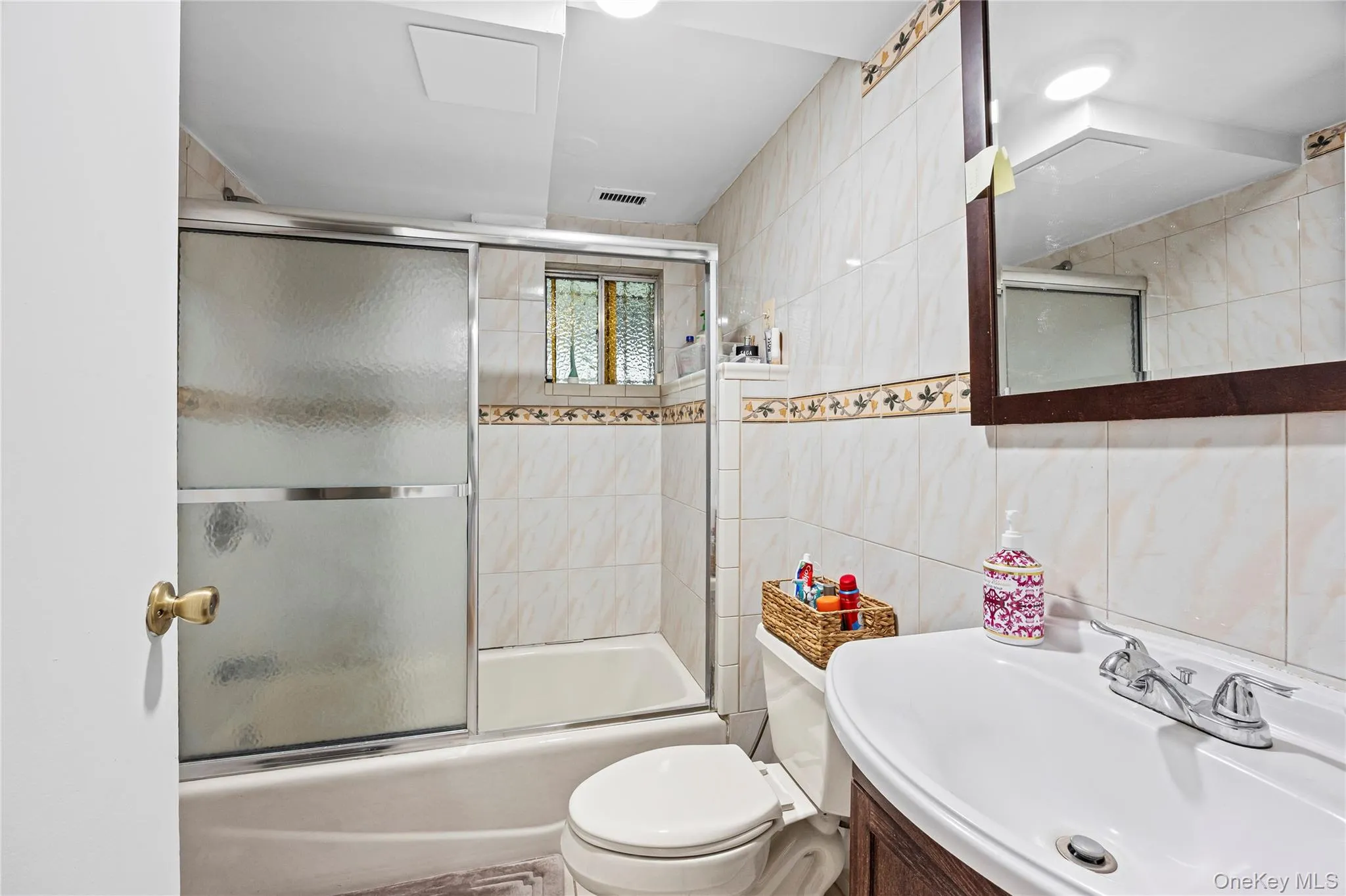 18 South Drive, North Hempstead, NY, 4 Bedrooms Bedrooms, 6 Rooms Rooms,2 BathroomsBathrooms,Residential Lease,For Rent,South,0,1011840 18 South Drive, North Hempstead, NY, 4 Bedrooms Bedrooms, 6 Rooms Rooms,2 BathroomsBathrooms,Residential Lease,For Rent,South,0,1011840