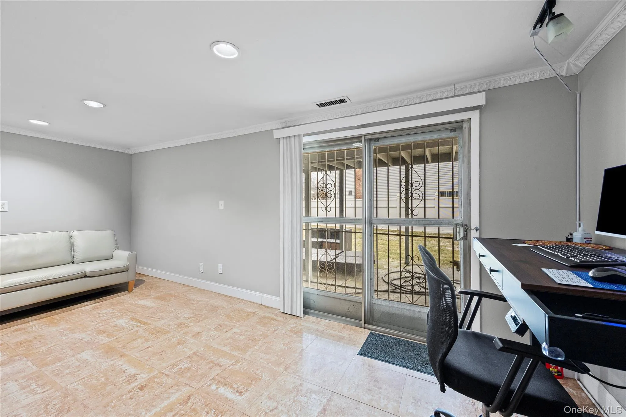 18 South Drive, North Hempstead, NY, 4 Bedrooms Bedrooms, 6 Rooms Rooms,2 BathroomsBathrooms,Residential Lease,For Rent,South,0,1011840 18 South Drive, North Hempstead, NY, 4 Bedrooms Bedrooms, 6 Rooms Rooms,2 BathroomsBathrooms,Residential Lease,For Rent,South,0,1011840