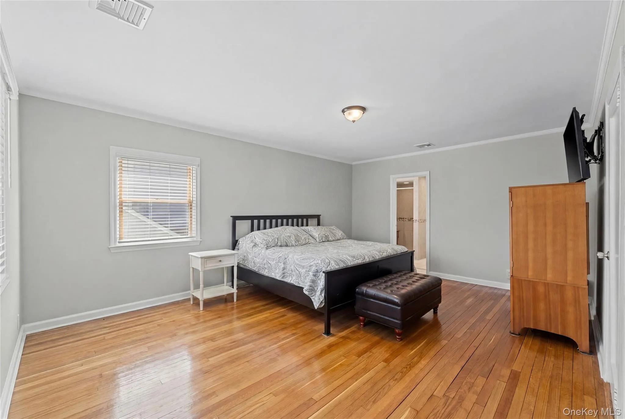 PRIMARY BEDROOM WITH FULL BATHROOM PRIMARY BEDROOM WITH FULL BATHROOM