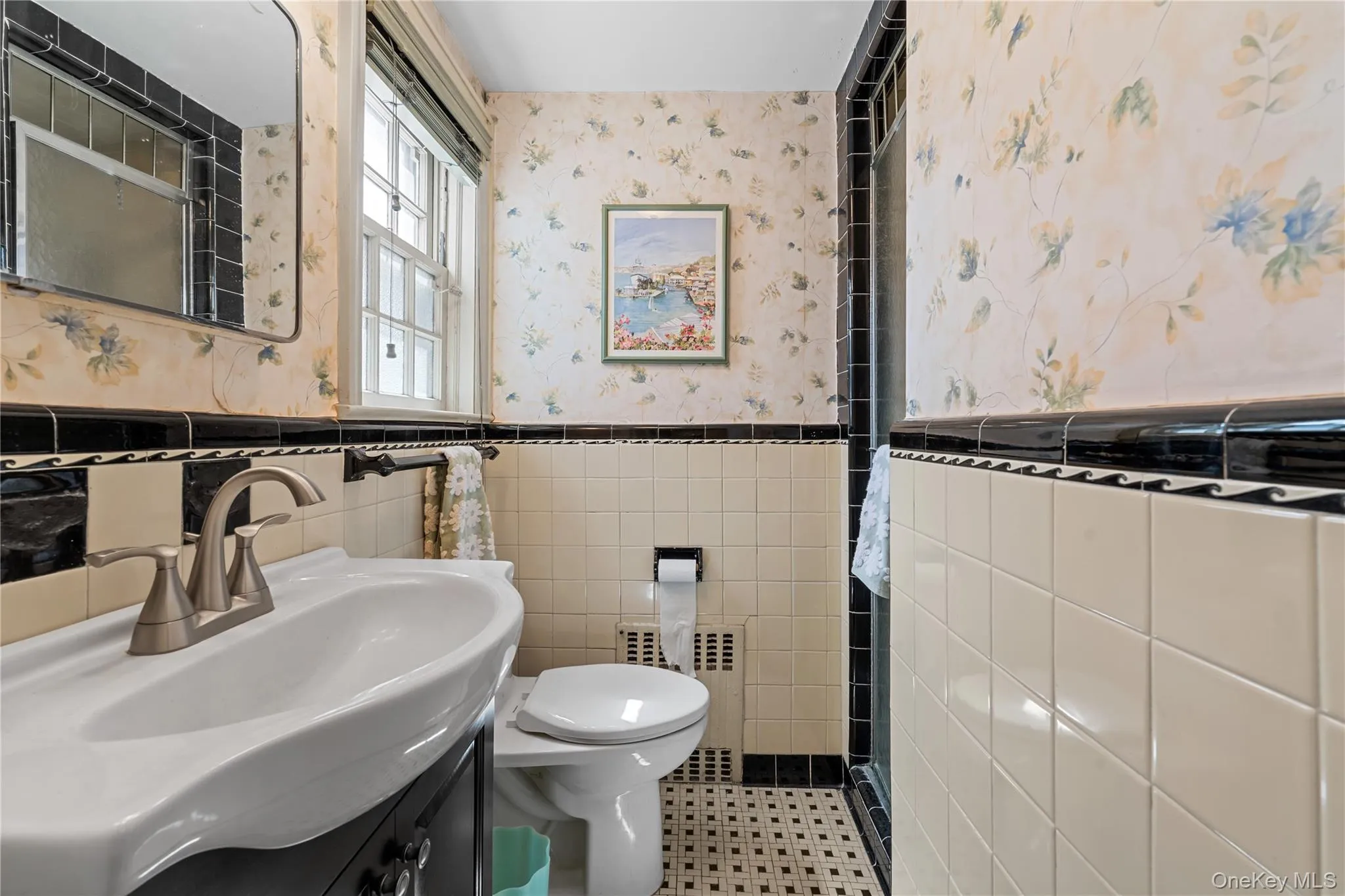 FULL BATHROOM ON FIRST FLOOR FULL BATHROOM ON FIRST FLOOR
