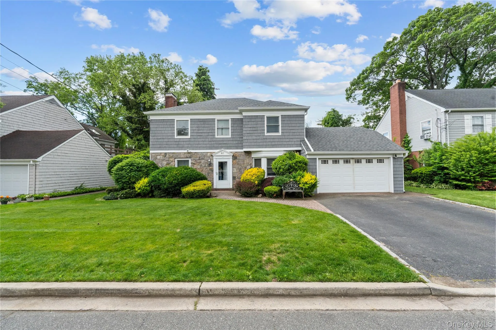 CENTER HALL COLONIAL IN HEWLETT /OLD WOODMERE AREA CENTER HALL COLONIAL IN HEWLETT /OLD WOODMERE AREA