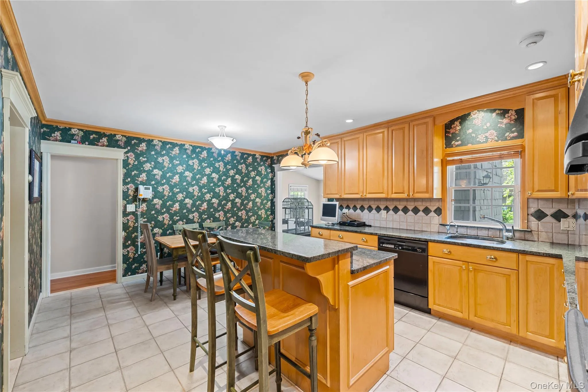 KITCHEN WITH ISLAND AND FOREST GREEN MARBLE COUNTERTOPS KITCHEN WITH ISLAND AND FOREST GREEN MARBLE COUNTERTOPS