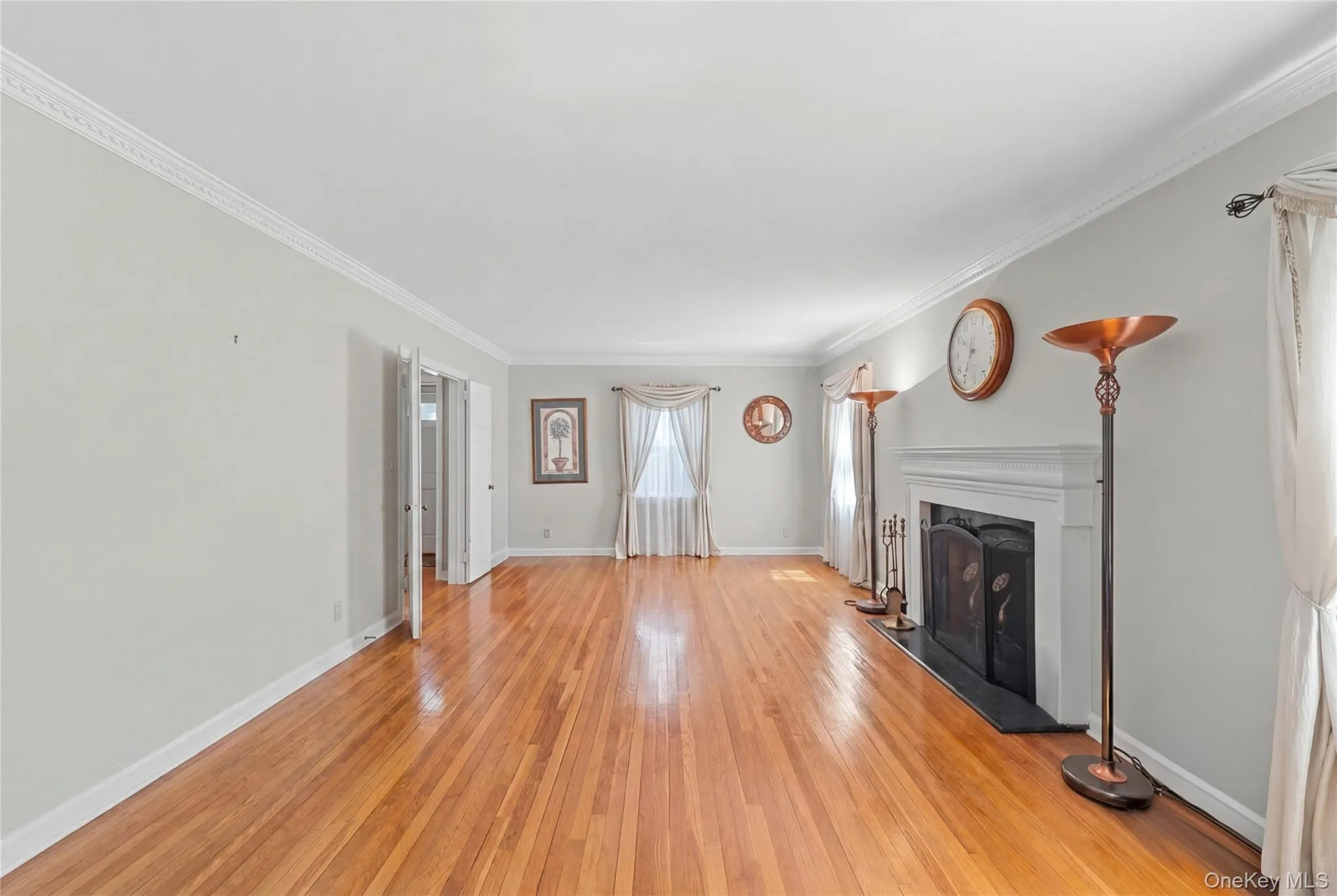 FORMAL LIVING ROOM FORMAL LIVING ROOM
