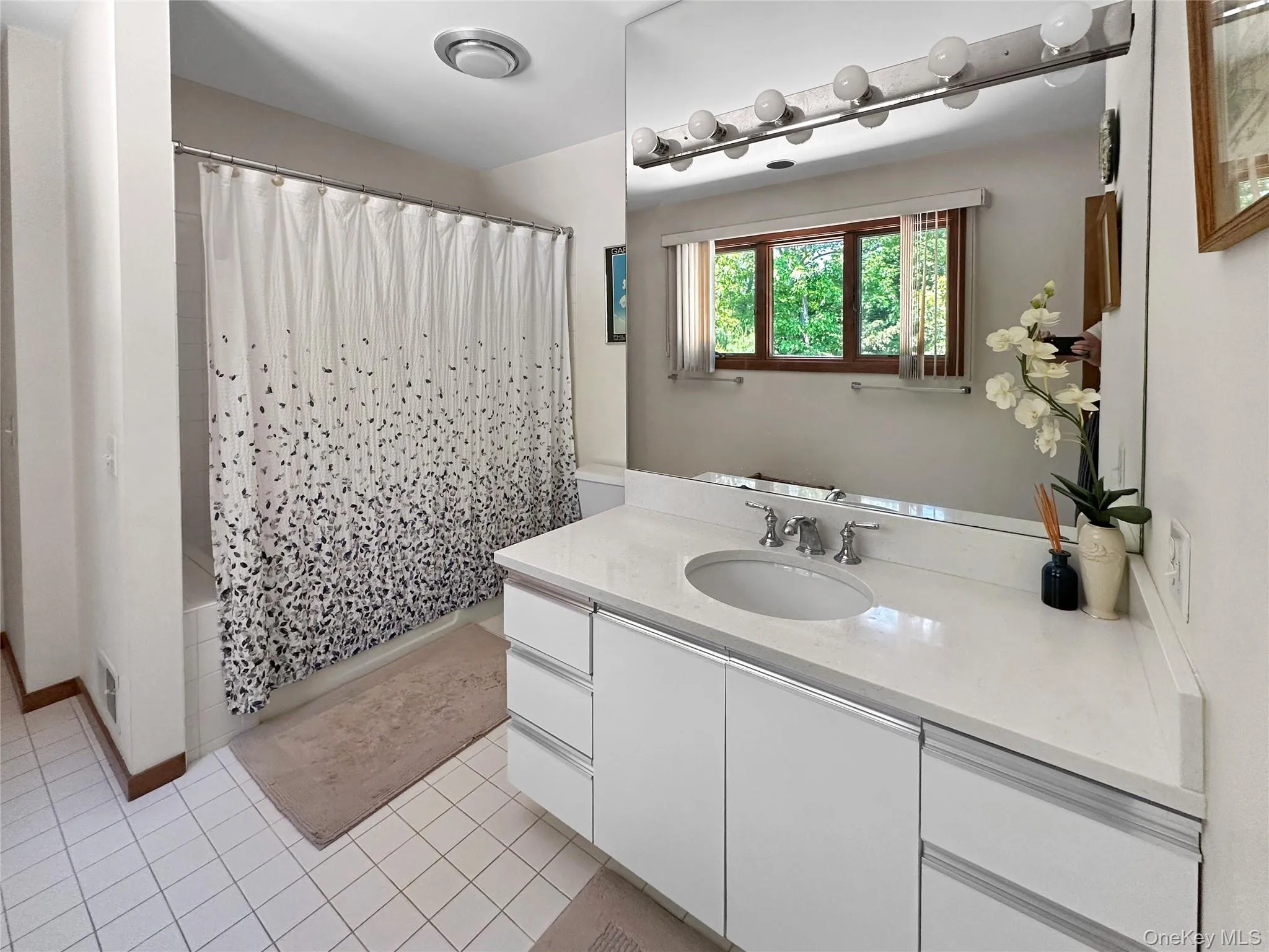18 Quarter Court, Southampton, NY, 4 Bedrooms Bedrooms, 10 Rooms Rooms,3 BathroomsBathrooms,Residential Lease,For Rent,Quarter,0,1011845 18 Quarter Court, Southampton, NY, 4 Bedrooms Bedrooms, 10 Rooms Rooms,3 BathroomsBathrooms,Residential Lease,For Rent,Quarter,0,1011845