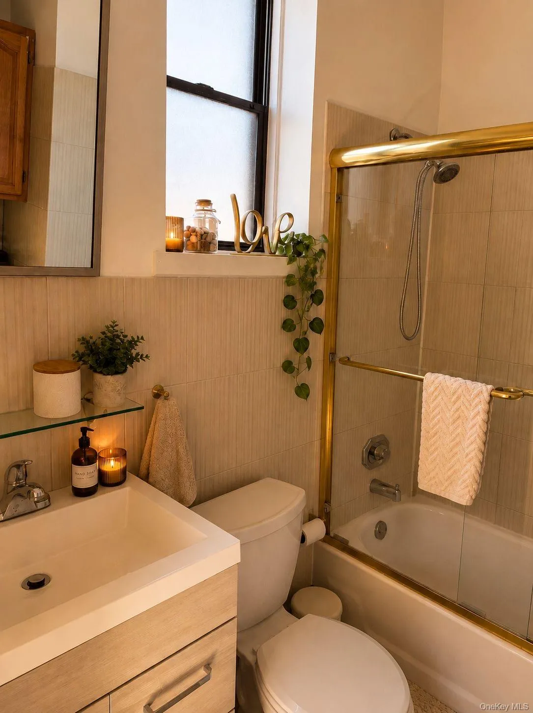 6101 56th Road, New York, NY, 1 Bedroom Bedrooms, 4 Rooms Rooms,1 BathroomBathrooms,Residential Lease,For Rent,56th,0,1011846 6101 56th Road, New York, NY, 1 Bedroom Bedrooms, 4 Rooms Rooms,1 BathroomBathrooms,Residential Lease,For Rent,56th,0,1011846