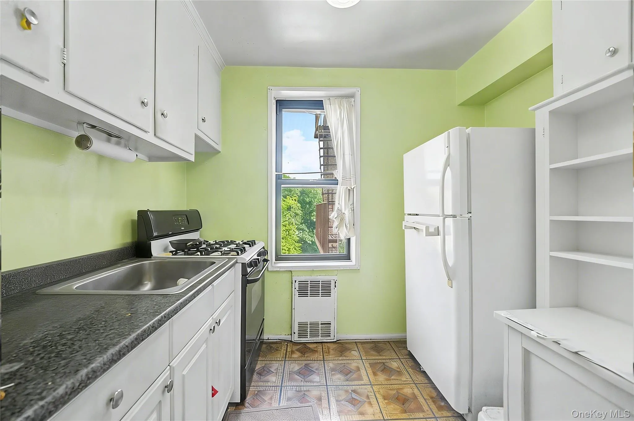 226-26 Union Turnpike, New York, NY, 2 Rooms Rooms,1 BathroomBathrooms,Residential,For Rent,Union,0,1011851 226-26 Union Turnpike, New York, NY, 2 Rooms Rooms,1 BathroomBathrooms,Residential,For Rent,Union,0,1011851