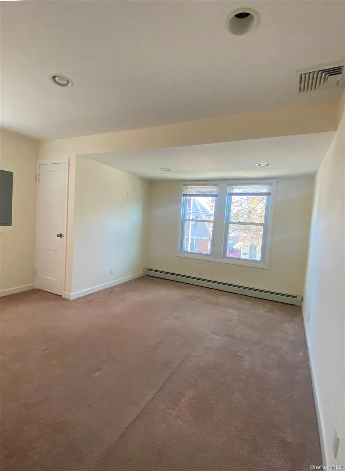 18 Temple Street, North Hempstead, NY, 2 Bedrooms Bedrooms, 4 Rooms Rooms,1 BathroomBathrooms,Residential Lease,For Rent,Temple,0,1011852 18 Temple Street, North Hempstead, NY, 2 Bedrooms Bedrooms, 4 Rooms Rooms,1 BathroomBathrooms,Residential Lease,For Rent,Temple,0,1011852