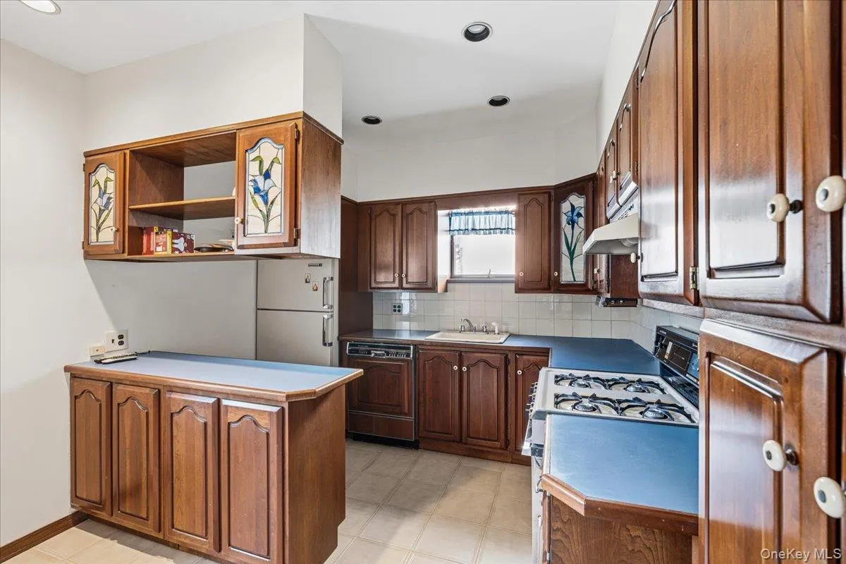 1228 80th Street, New York, NY, 3 Bedrooms Bedrooms, 6 Rooms Rooms,1 BathroomBathrooms,Residential,For Rent,80th,0,1011854 1228 80th Street, New York, NY, 3 Bedrooms Bedrooms, 6 Rooms Rooms,1 BathroomBathrooms,Residential,For Rent,80th,0,1011854