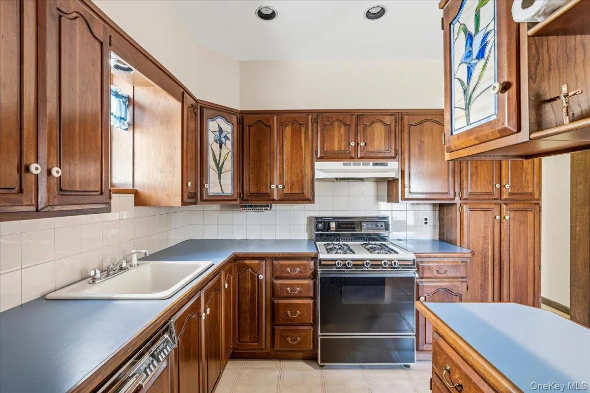 1228 80th Street, New York, NY, 3 Bedrooms Bedrooms, 6 Rooms Rooms,1 BathroomBathrooms,Residential,For Rent,80th,0,1011854 1228 80th Street, New York, NY, 3 Bedrooms Bedrooms, 6 Rooms Rooms,1 BathroomBathrooms,Residential,For Rent,80th,0,1011854