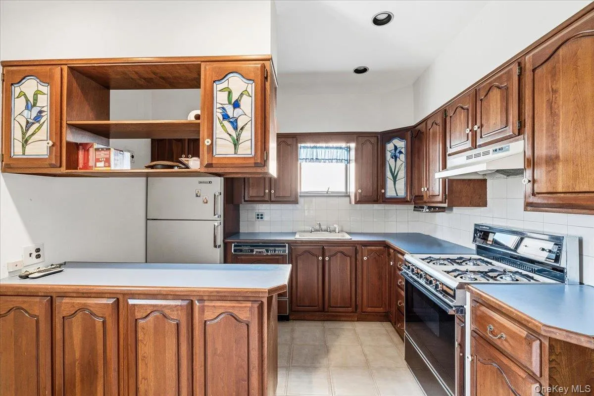 1228 80th Street, New York, NY, 3 Bedrooms Bedrooms, 6 Rooms Rooms,1 BathroomBathrooms,Residential,For Rent,80th,0,1011854 1228 80th Street, New York, NY, 3 Bedrooms Bedrooms, 6 Rooms Rooms,1 BathroomBathrooms,Residential,For Rent,80th,0,1011854