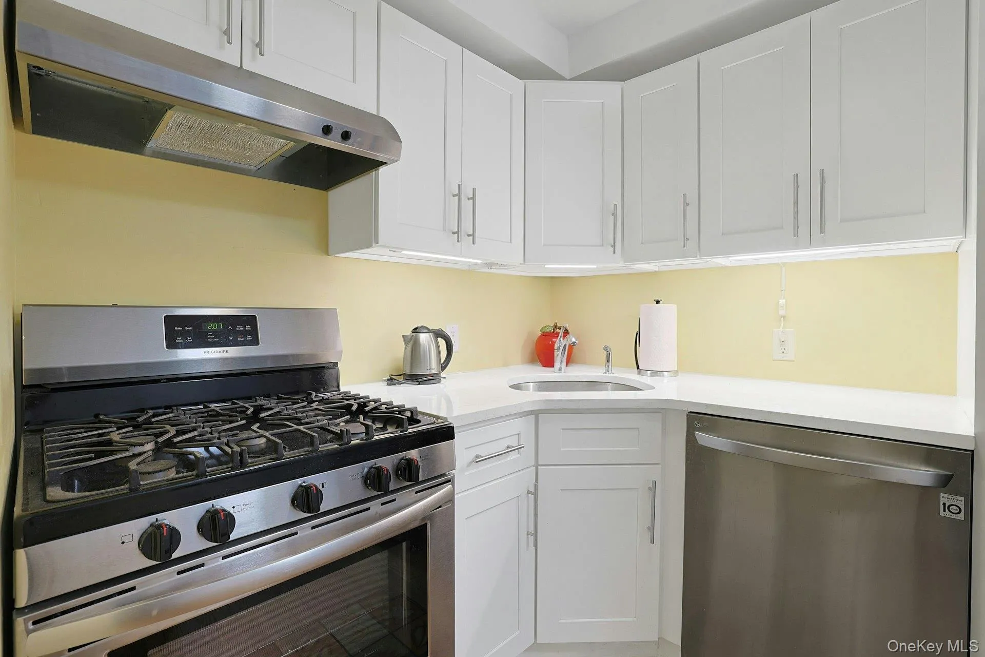 Cabinets and granite countertop. Cabinets and granite countertop.
