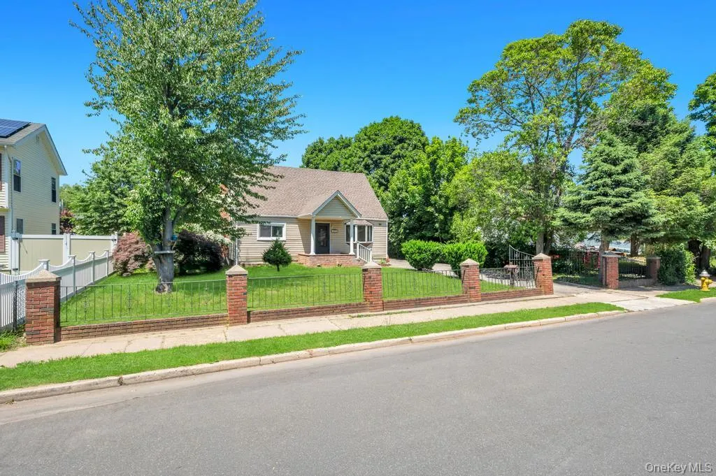 27 Yarnell Street, Islip, NY, 4 Bedrooms Bedrooms, 8 Rooms Rooms,2 BathroomsBathrooms,Residential,For Rent,Yarnell,0,1011864 27 Yarnell Street, Islip, NY, 4 Bedrooms Bedrooms, 8 Rooms Rooms,2 BathroomsBathrooms,Residential,For Rent,Yarnell,0,1011864