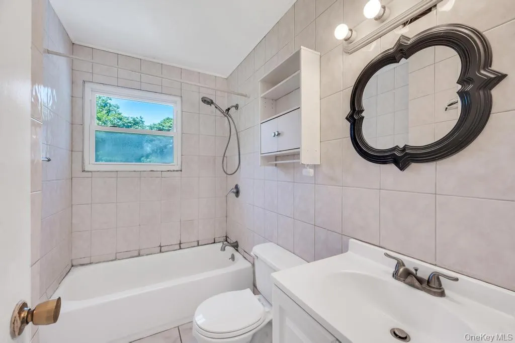 27 Yarnell Street, Islip, NY, 4 Bedrooms Bedrooms, 8 Rooms Rooms,2 BathroomsBathrooms,Residential,For Rent,Yarnell,0,1011864 27 Yarnell Street, Islip, NY, 4 Bedrooms Bedrooms, 8 Rooms Rooms,2 BathroomsBathrooms,Residential,For Rent,Yarnell,0,1011864