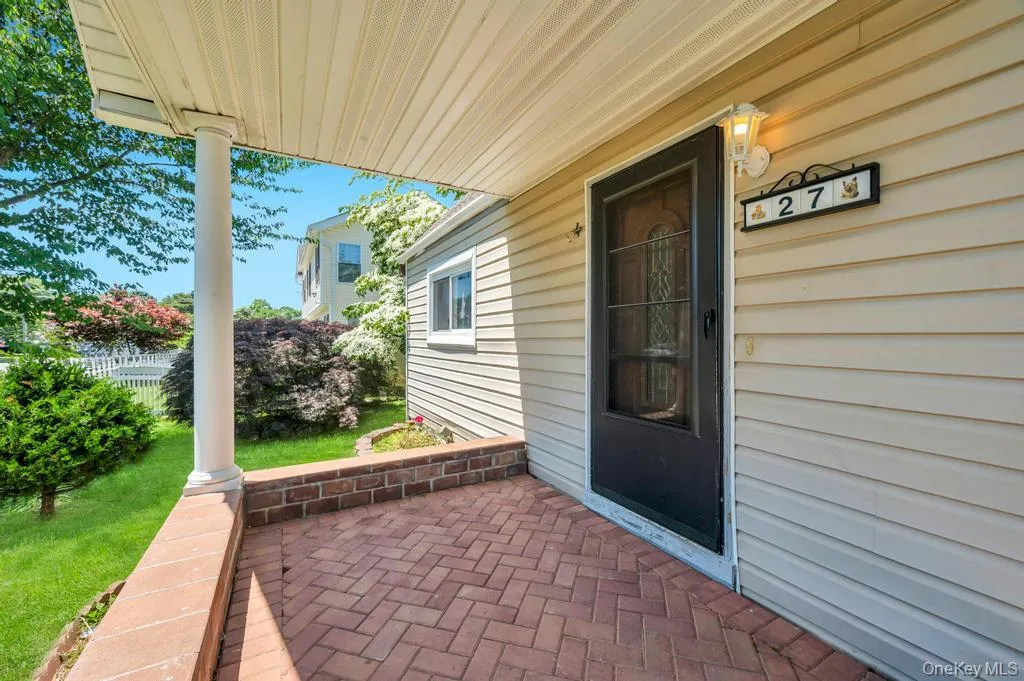 27 Yarnell Street, Islip, NY, 4 Bedrooms Bedrooms, 8 Rooms Rooms,2 BathroomsBathrooms,Residential,For Rent,Yarnell,0,1011864 27 Yarnell Street, Islip, NY, 4 Bedrooms Bedrooms, 8 Rooms Rooms,2 BathroomsBathrooms,Residential,For Rent,Yarnell,0,1011864