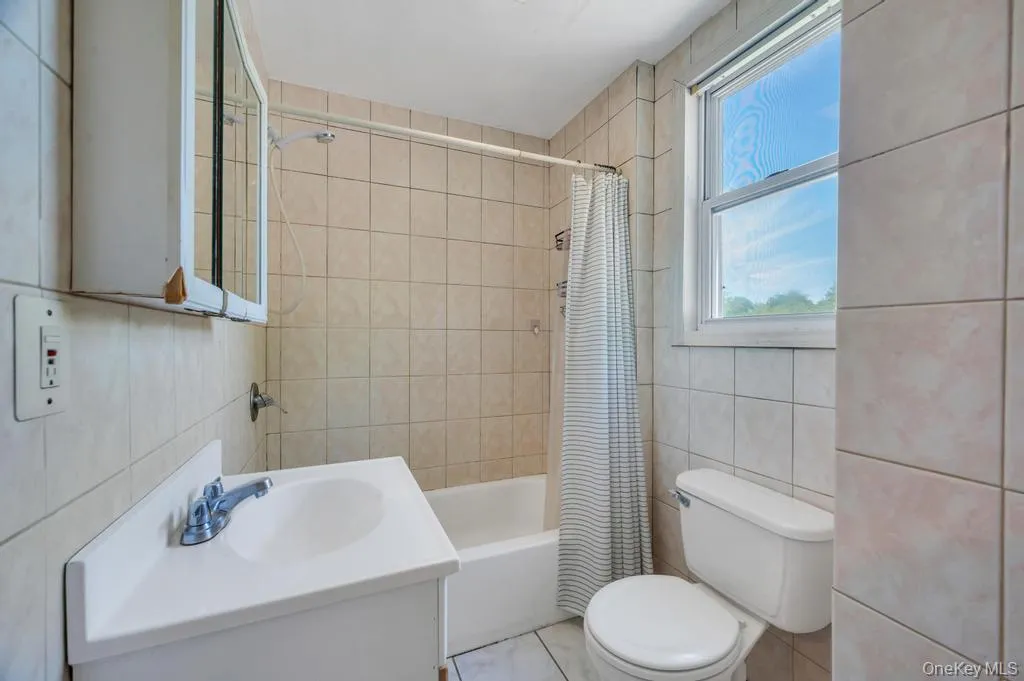 27 Yarnell Street, Islip, NY, 4 Bedrooms Bedrooms, 8 Rooms Rooms,2 BathroomsBathrooms,Residential,For Rent,Yarnell,0,1011864 27 Yarnell Street, Islip, NY, 4 Bedrooms Bedrooms, 8 Rooms Rooms,2 BathroomsBathrooms,Residential,For Rent,Yarnell,0,1011864