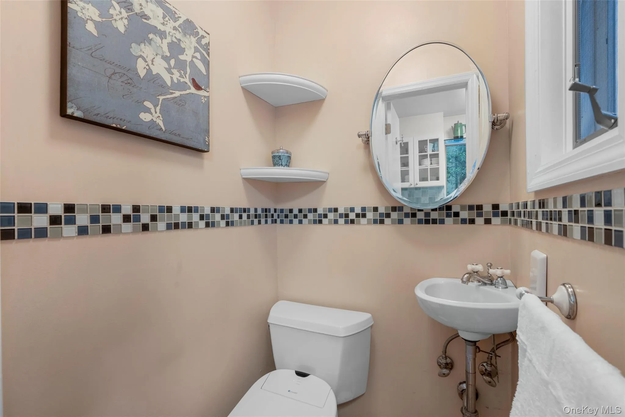 Powder room. Powder room.
