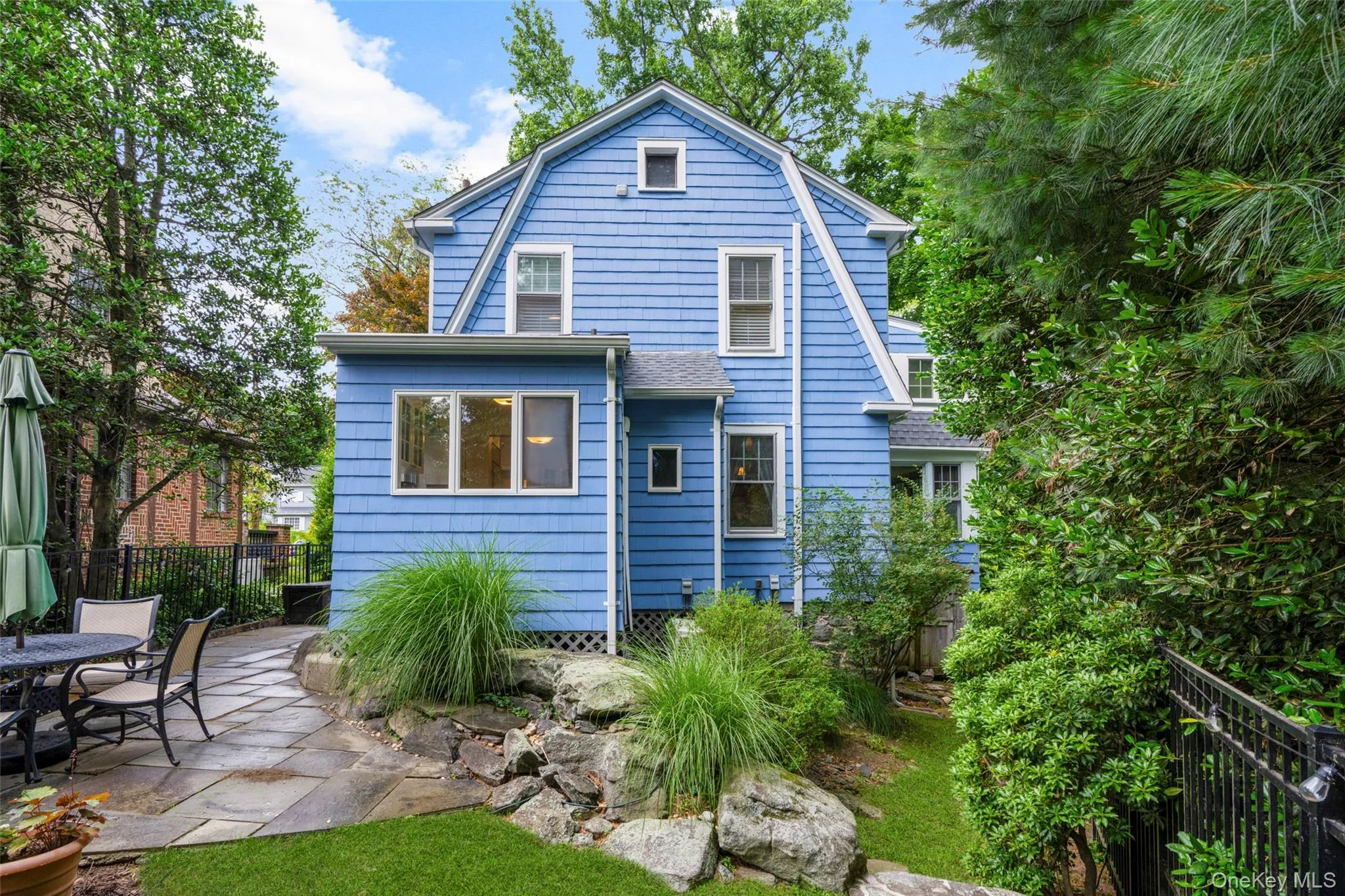 Set on a landscaped 0.11-acre property with mature plantings and a private bluestone patio, this home enjoys a highly desirable Larchmont location. Set on a landscaped 0.11-acre property with mature plantings and a private bluestone patio, this home enjoys a highly desirable Larchmont location.