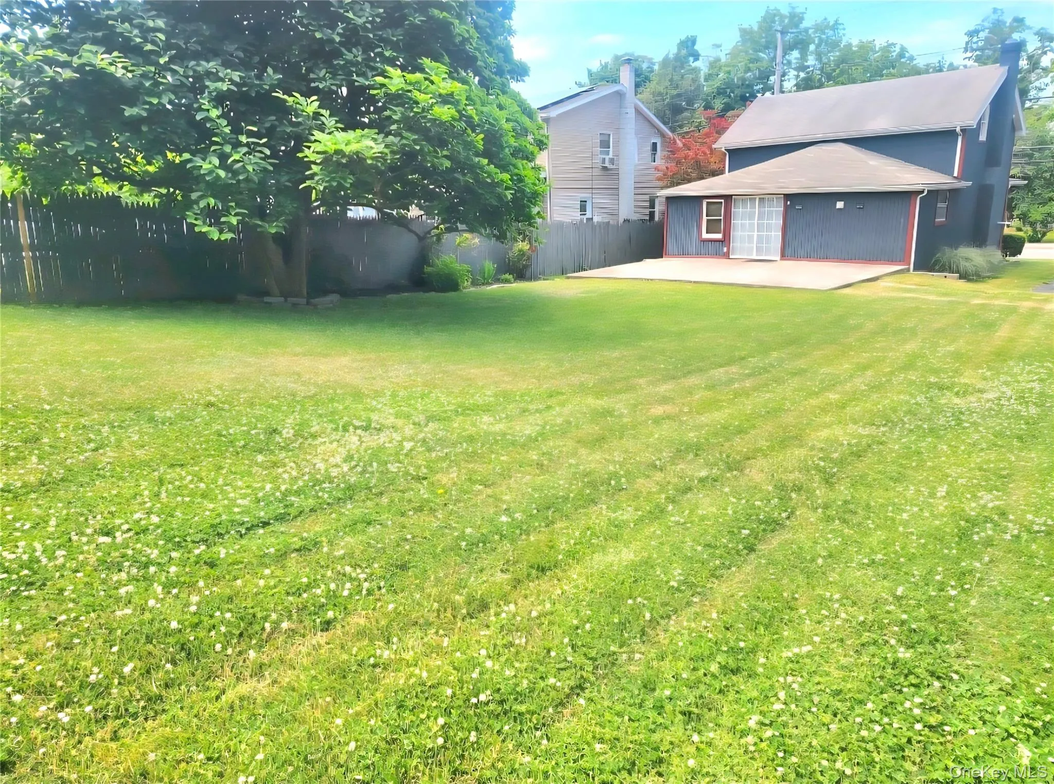 Huge back lawn between the house and the barn Huge back lawn between the house and the barn