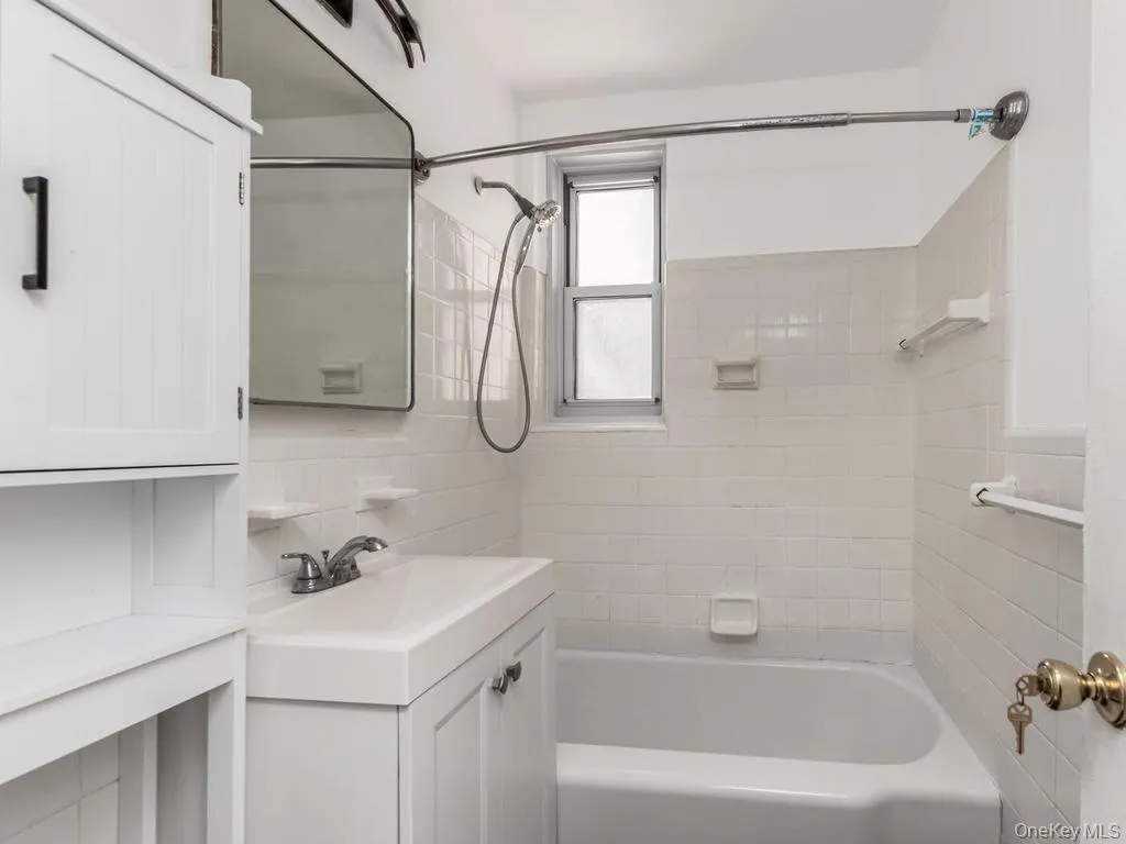 629 Kappock Street, New York, NY, 2 Bedrooms Bedrooms, 4 Rooms Rooms,1 BathroomBathrooms,Residential,For Rent,Kappock,0,1011885 629 Kappock Street, New York, NY, 2 Bedrooms Bedrooms, 4 Rooms Rooms,1 BathroomBathrooms,Residential,For Rent,Kappock,0,1011885