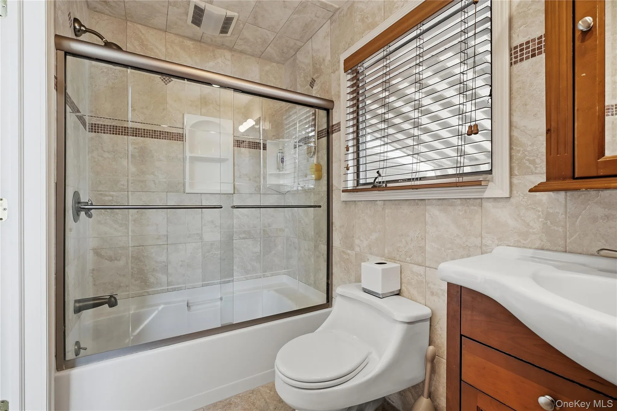 1853 Decatur Avenue, Hempstead, NY, 4 Bedrooms Bedrooms, 9 Rooms Rooms,3 BathroomsBathrooms,Residential,For Rent,Decatur,0,KEY1011889 1853 Decatur Avenue, Hempstead, NY, 4 Bedrooms Bedrooms, 9 Rooms Rooms,3 BathroomsBathrooms,Residential,For Rent,Decatur,0,KEY1011889