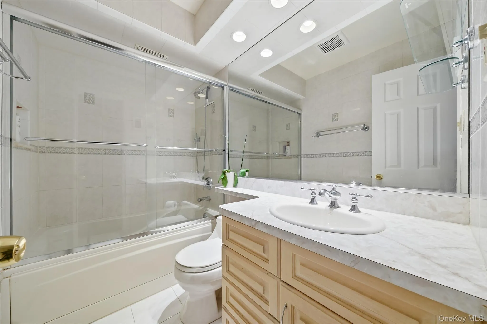 1853 Decatur Avenue, Hempstead, NY, 4 Bedrooms Bedrooms, 9 Rooms Rooms,3 BathroomsBathrooms,Residential,For Rent,Decatur,0,KEY1011889 1853 Decatur Avenue, Hempstead, NY, 4 Bedrooms Bedrooms, 9 Rooms Rooms,3 BathroomsBathrooms,Residential,For Rent,Decatur,0,KEY1011889