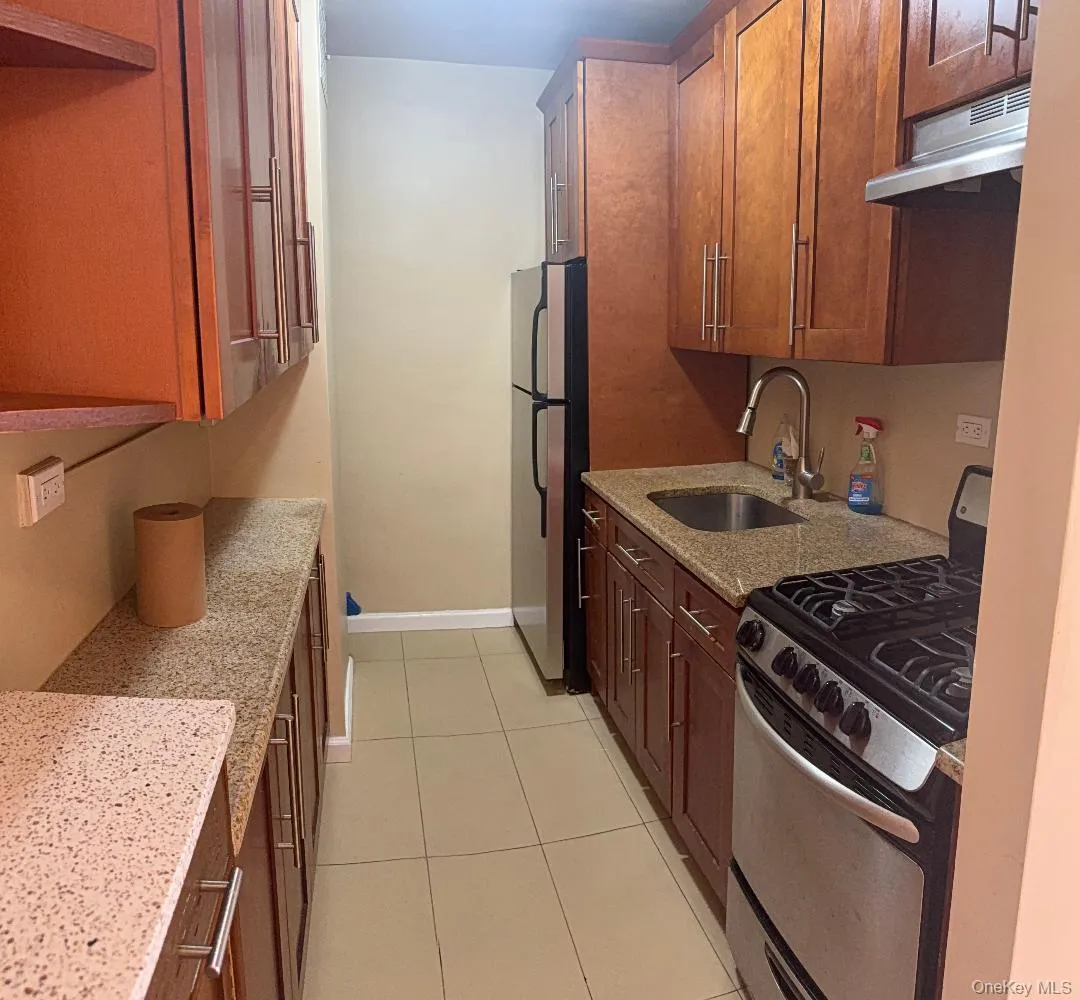 84-29 155th Avenue, New York, NY, 2 Rooms Rooms,1 BathroomBathrooms,Residential,For Rent,155th,0,1011891 84-29 155th Avenue, New York, NY, 2 Rooms Rooms,1 BathroomBathrooms,Residential,For Rent,155th,0,1011891