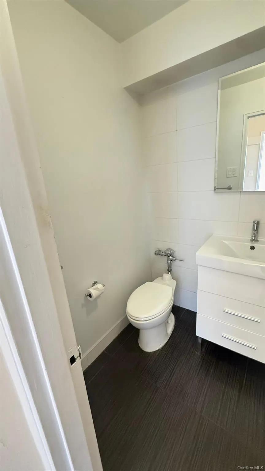 84-29 155th Avenue, New York, NY, 2 Rooms Rooms,1 BathroomBathrooms,Residential,For Rent,155th,0,1011891 84-29 155th Avenue, New York, NY, 2 Rooms Rooms,1 BathroomBathrooms,Residential,For Rent,155th,0,1011891