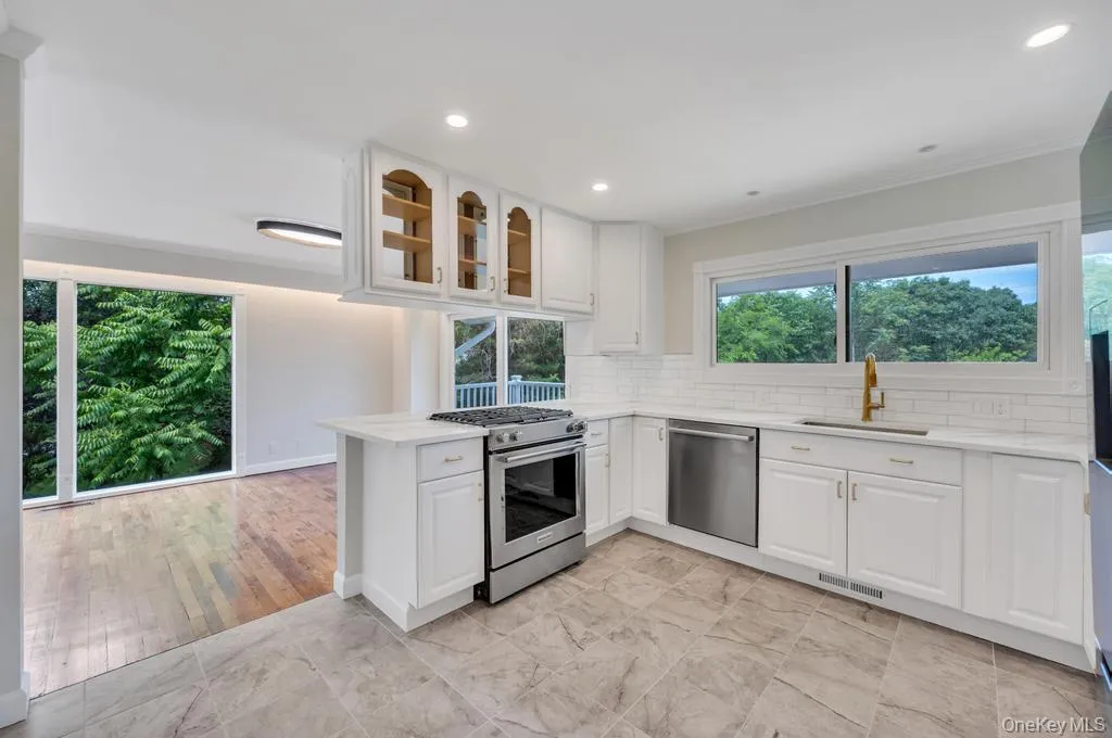 3 Beach Plum Drive, Huntington, NY, 5 Bedrooms Bedrooms, 8 Rooms Rooms,3 BathroomsBathrooms,Residential,For Rent,Beach Plum,0,1011892 3 Beach Plum Drive, Huntington, NY, 5 Bedrooms Bedrooms, 8 Rooms Rooms,3 BathroomsBathrooms,Residential,For Rent,Beach Plum,0,1011892