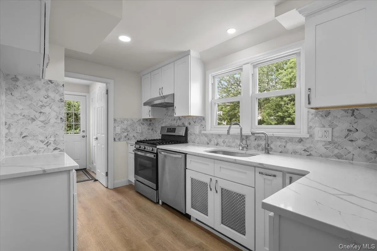 6 Deerfield Avenue, Eastchester, NY, 3 Bedrooms Bedrooms, 6 Rooms Rooms,1 BathroomBathrooms,Residential,For Rent,Deerfield,0,1011893 6 Deerfield Avenue, Eastchester, NY, 3 Bedrooms Bedrooms, 6 Rooms Rooms,1 BathroomBathrooms,Residential,For Rent,Deerfield,0,1011893