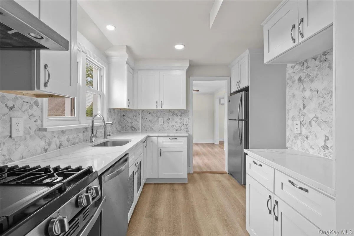6 Deerfield Avenue, Eastchester, NY, 3 Bedrooms Bedrooms, 6 Rooms Rooms,1 BathroomBathrooms,Residential,For Rent,Deerfield,0,1011893 6 Deerfield Avenue, Eastchester, NY, 3 Bedrooms Bedrooms, 6 Rooms Rooms,1 BathroomBathrooms,Residential,For Rent,Deerfield,0,1011893