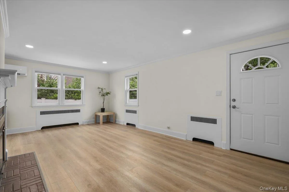6 Deerfield Avenue, Eastchester, NY, 3 Bedrooms Bedrooms, 6 Rooms Rooms,1 BathroomBathrooms,Residential,For Rent,Deerfield,0,1011893 6 Deerfield Avenue, Eastchester, NY, 3 Bedrooms Bedrooms, 6 Rooms Rooms,1 BathroomBathrooms,Residential,For Rent,Deerfield,0,1011893