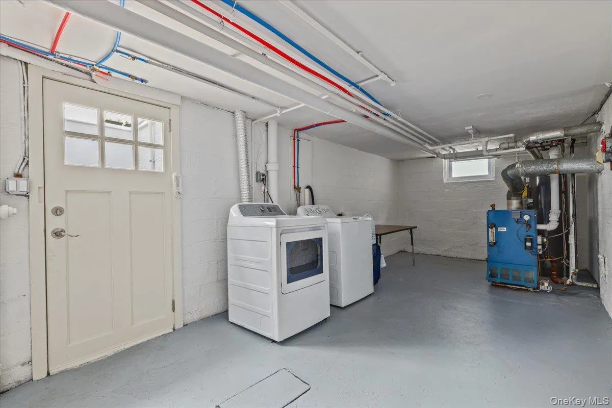 6 Deerfield Avenue, Eastchester, NY, 3 Bedrooms Bedrooms, 6 Rooms Rooms,1 BathroomBathrooms,Residential,For Rent,Deerfield,0,1011893 6 Deerfield Avenue, Eastchester, NY, 3 Bedrooms Bedrooms, 6 Rooms Rooms,1 BathroomBathrooms,Residential,For Rent,Deerfield,0,1011893