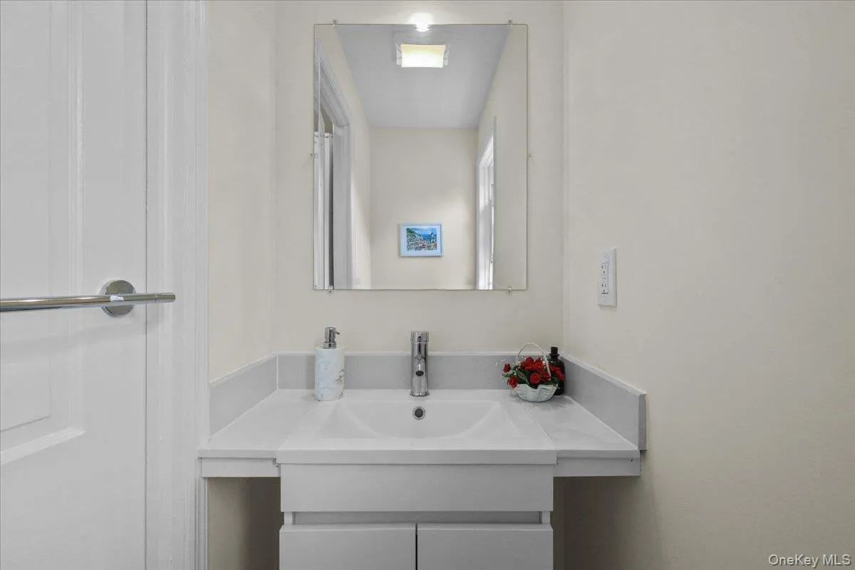 6 Deerfield Avenue, Eastchester, NY, 3 Bedrooms Bedrooms, 6 Rooms Rooms,1 BathroomBathrooms,Residential,For Rent,Deerfield,0,1011893 6 Deerfield Avenue, Eastchester, NY, 3 Bedrooms Bedrooms, 6 Rooms Rooms,1 BathroomBathrooms,Residential,For Rent,Deerfield,0,1011893