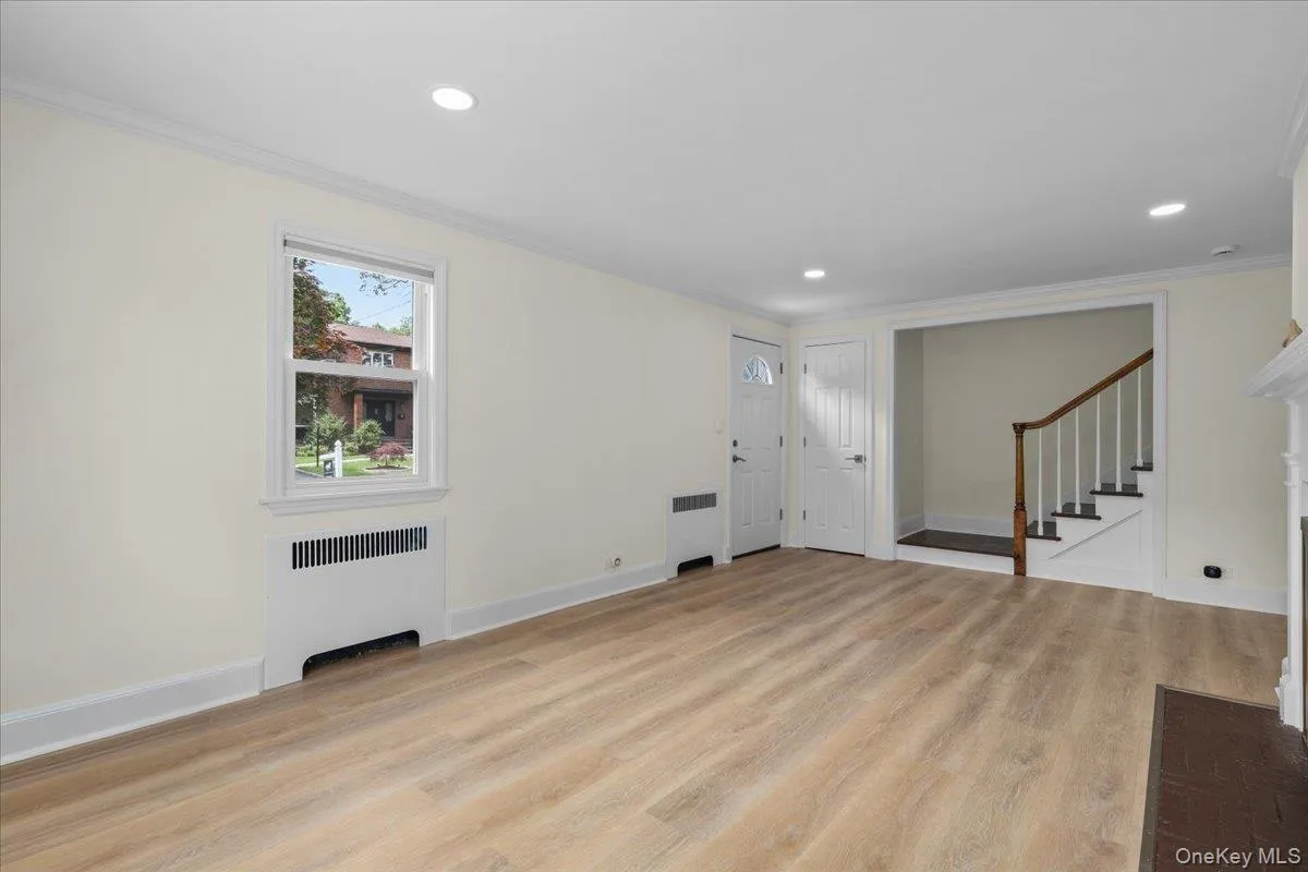 6 Deerfield Avenue, Eastchester, NY, 3 Bedrooms Bedrooms, 6 Rooms Rooms,1 BathroomBathrooms,Residential,For Rent,Deerfield,0,1011893 6 Deerfield Avenue, Eastchester, NY, 3 Bedrooms Bedrooms, 6 Rooms Rooms,1 BathroomBathrooms,Residential,For Rent,Deerfield,0,1011893
