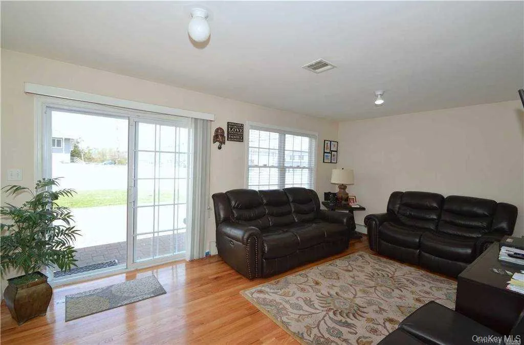 106 Roosevelt Avenue, Oyster Bay, NY, 4 Bedrooms Bedrooms, 7 Rooms Rooms,2 BathroomsBathrooms,Residential,For Rent,Roosevelt,0,1011896 106 Roosevelt Avenue, Oyster Bay, NY, 4 Bedrooms Bedrooms, 7 Rooms Rooms,2 BathroomsBathrooms,Residential,For Rent,Roosevelt,0,1011896