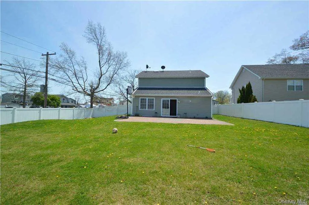106 Roosevelt Avenue, Oyster Bay, NY, 4 Bedrooms Bedrooms, 7 Rooms Rooms,2 BathroomsBathrooms,Residential,For Rent,Roosevelt,0,1011896 106 Roosevelt Avenue, Oyster Bay, NY, 4 Bedrooms Bedrooms, 7 Rooms Rooms,2 BathroomsBathrooms,Residential,For Rent,Roosevelt,0,1011896