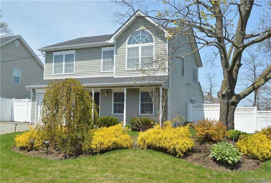 106 Roosevelt Avenue, Oyster Bay, NY, 4 Bedrooms Bedrooms, 7 Rooms Rooms,2 BathroomsBathrooms,Residential,For Rent,Roosevelt,0,1011896 106 Roosevelt Avenue, Oyster Bay, NY, 4 Bedrooms Bedrooms, 7 Rooms Rooms,2 BathroomsBathrooms,Residential,For Rent,Roosevelt,0,1011896