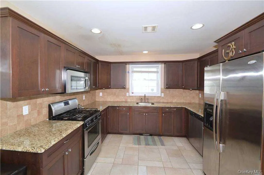 106 Roosevelt Avenue, Oyster Bay, NY, 4 Bedrooms Bedrooms, 7 Rooms Rooms,2 BathroomsBathrooms,Residential,For Rent,Roosevelt,0,1011896 106 Roosevelt Avenue, Oyster Bay, NY, 4 Bedrooms Bedrooms, 7 Rooms Rooms,2 BathroomsBathrooms,Residential,For Rent,Roosevelt,0,1011896