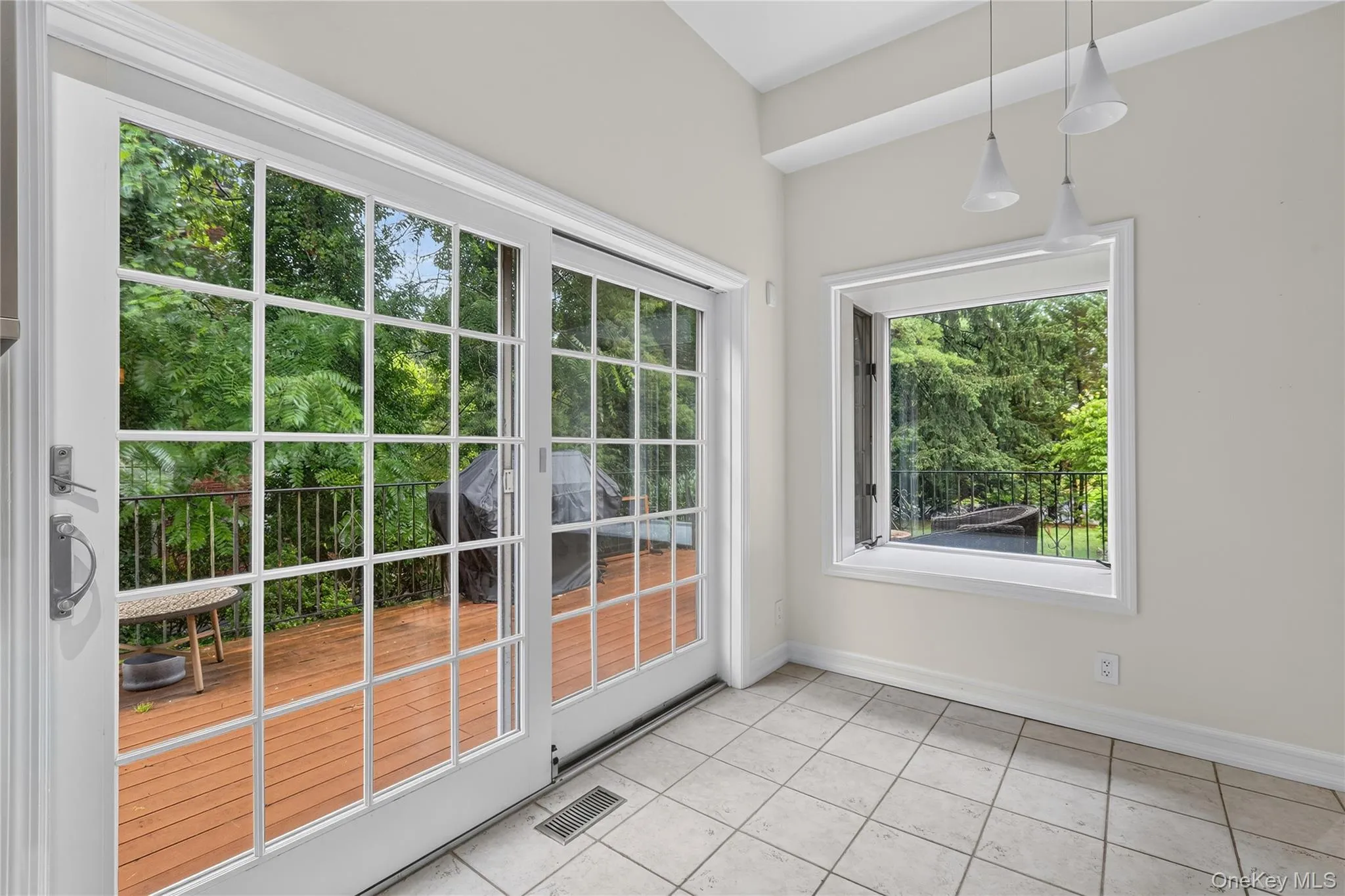 191 Beechmont Drive, New Rochelle, NY, 4 Bedrooms Bedrooms, 8 Rooms Rooms,2 BathroomsBathrooms,Residential,For Rent,Beechmont,0,1011899 191 Beechmont Drive, New Rochelle, NY, 4 Bedrooms Bedrooms, 8 Rooms Rooms,2 BathroomsBathrooms,Residential,For Rent,Beechmont,0,1011899