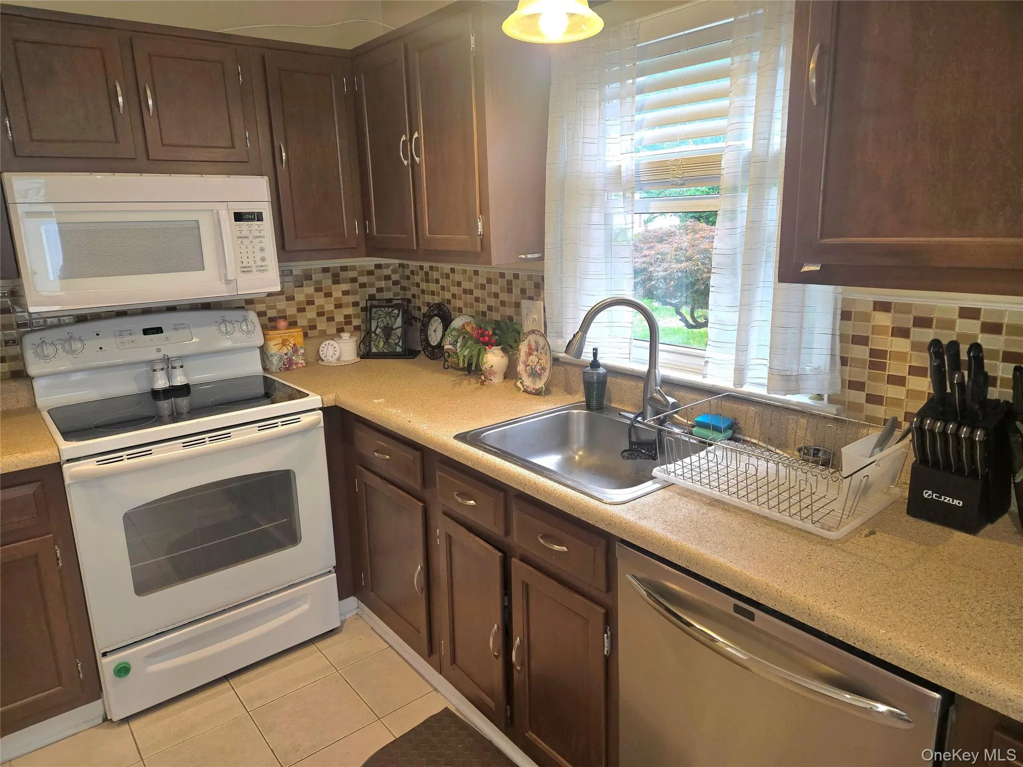183 Kingston Drive, Brookhaven, NY, 2 Bedrooms Bedrooms, 5 Rooms Rooms,1 BathroomBathrooms,Residential,For Rent,Kingston,0,1011932 183 Kingston Drive, Brookhaven, NY, 2 Bedrooms Bedrooms, 5 Rooms Rooms,1 BathroomBathrooms,Residential,For Rent,Kingston,0,1011932